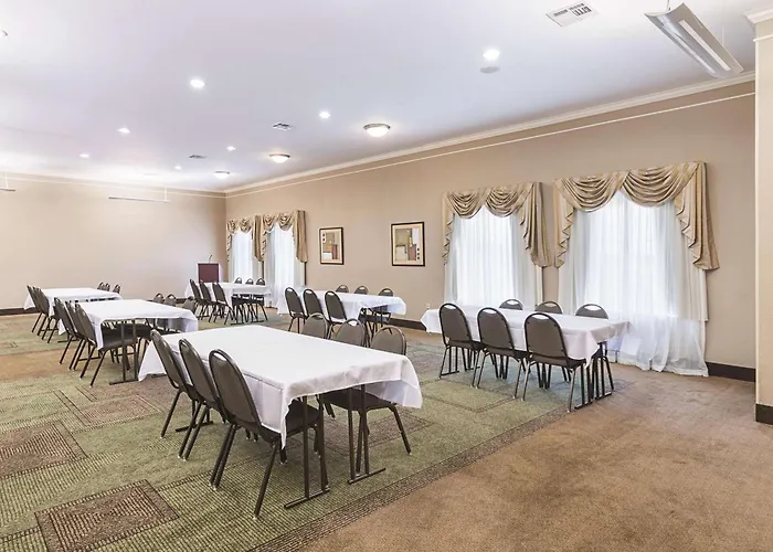 La Quinta By Wyndham Waxahachie Hotel