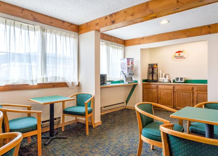 Super 8 By Wyndham Oneonta/Cooperstown Hotel