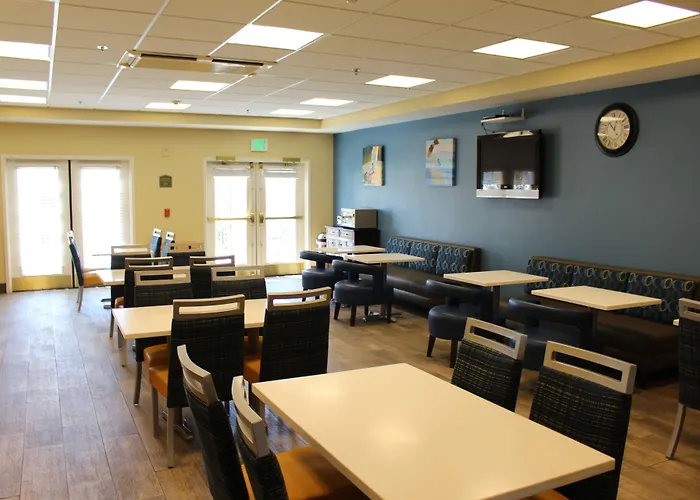 Best Western Plus Lake Elsinore Inn & Suites