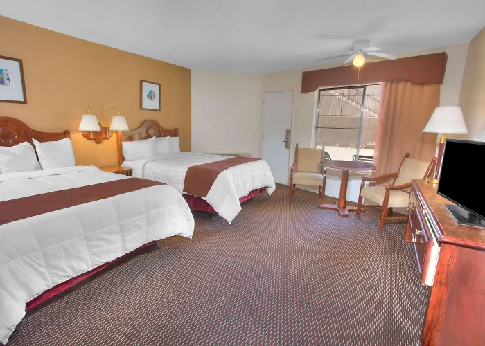 Travelodge Inn & Suites By Wyndham Yucca Valley/Joshua Tree