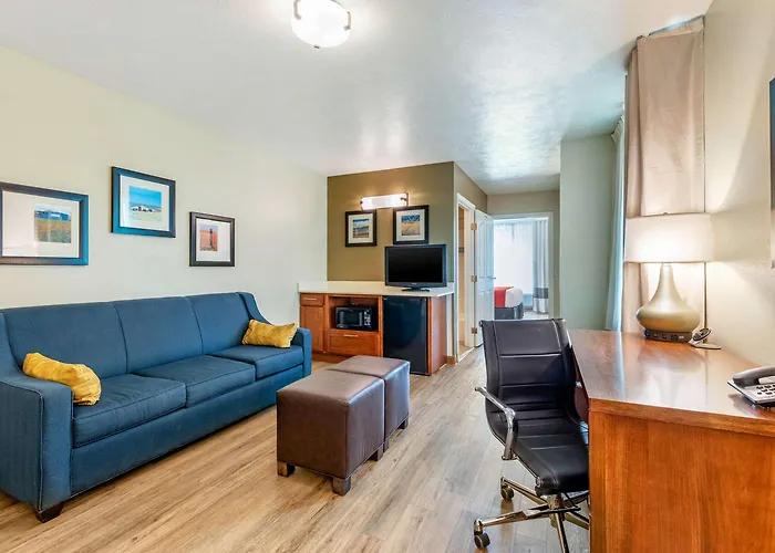 Comfort Inn & Suites Lancaster Antelope Valley