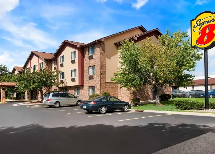 Super 8 By Wyndham East Peoria Motel