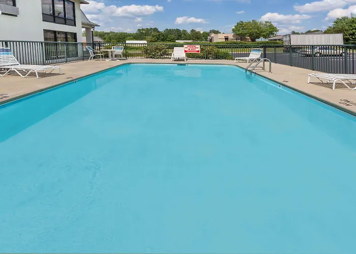 Days Inn By Wyndham Sanford