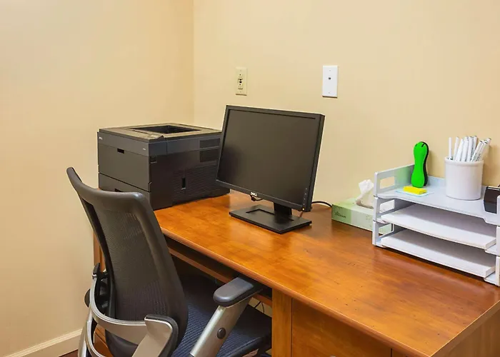 Quality Inn & Suites Holland