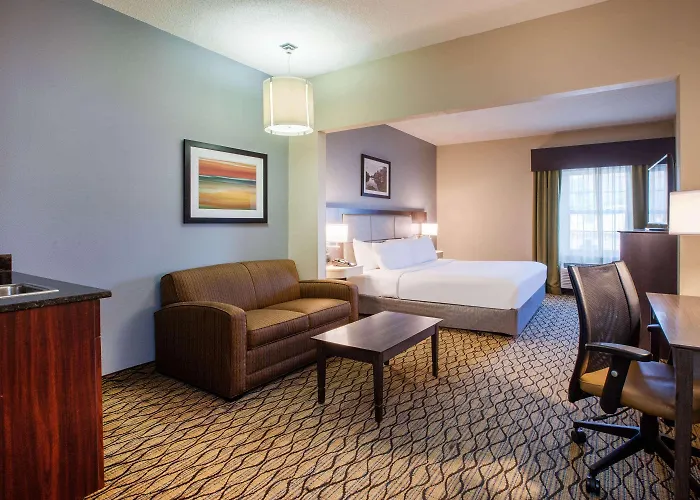 Wingate By Wyndham Roseville/Detroit