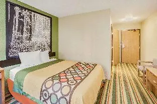 Super 8 By Wyndham Grayling Hotel