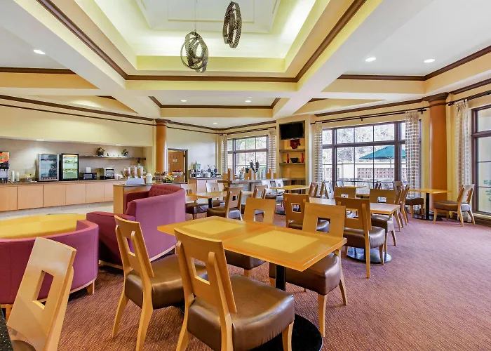 La Quinta By Wyndham Raleigh Cary Hotel