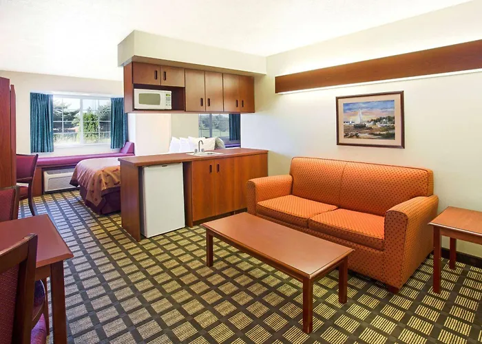 Microtel Inn & Suites By Wyndham Holland