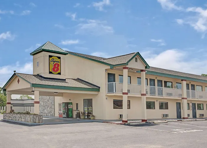 Super 8 By Wyndham Shelby Hotel