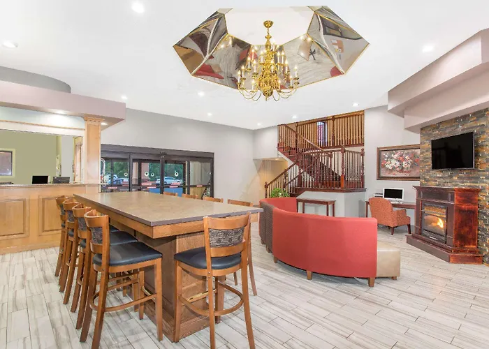 Ramada By Wyndham Hendersonville