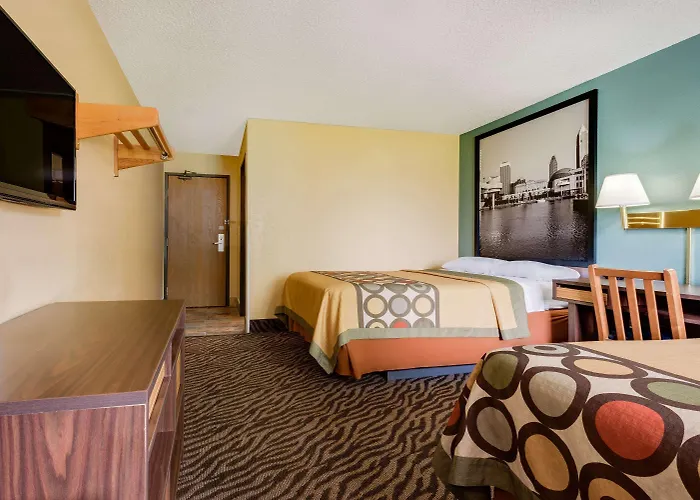 Super 8 By Wyndham Mentor/Cleveland Area Hotel