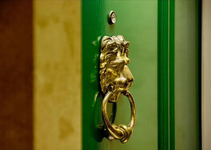 Royal Scot Hotel & Suites, Trademark Collection By Wyndham Victoria