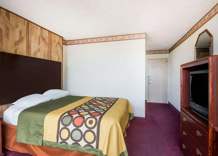 Econo Lodge Erie Near Casino Kearsarge