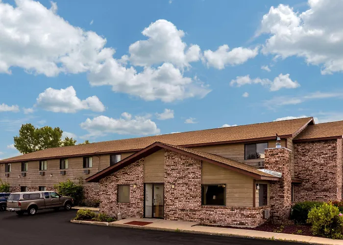 Super 8 By Wyndham Hartford Wi Hotel