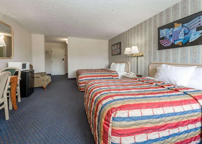 Days Inn By Wyndham Columbus In