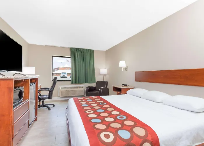 Super 8 By Wyndham Owensboro Hotel