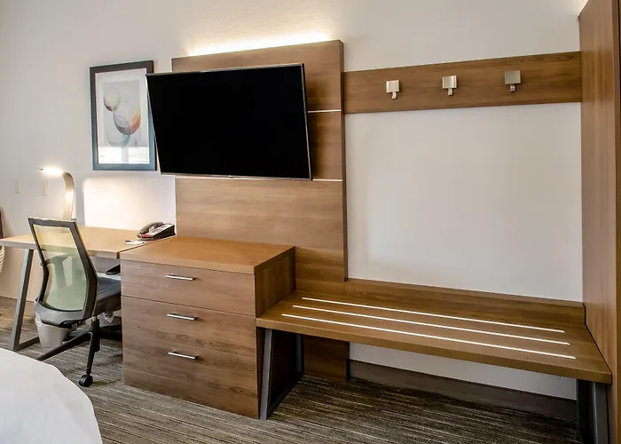 Holiday Inn Express & Suites - Olathe South By Ihg