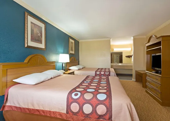 Super 8 By Wyndham Covington Hotel