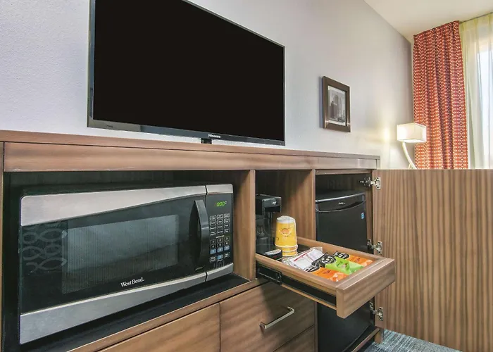 La Quinta By Wyndham Guthrie Hotel