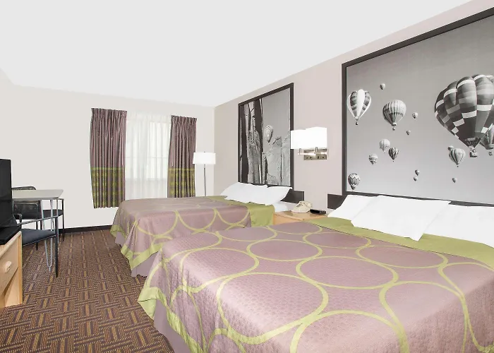 Super 8 By Wyndham Bloomfield Hotel