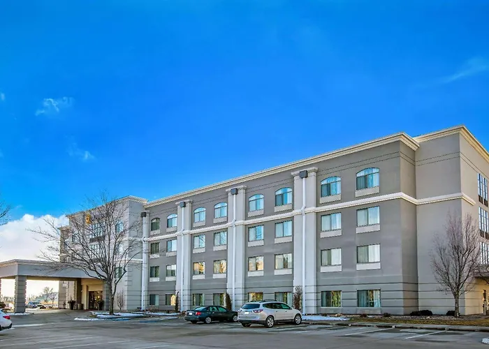 La Quinta By Wyndham Kearney Hotel