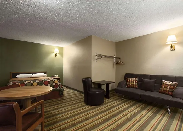 Super 8 By Wyndham Blackwell