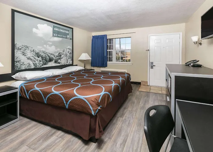 Super 8 By Wyndham Arlington Near At&T Stadium