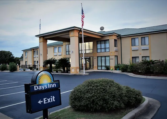 Days Inn By Wyndham Montgomery