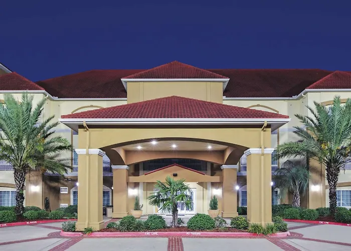 La Quinta By Wyndham Bay City