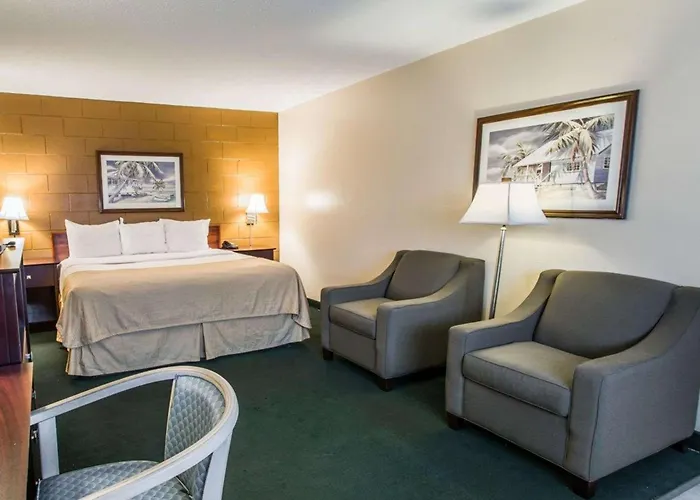 Econo Lodge Cocoa Beach - Near The Port