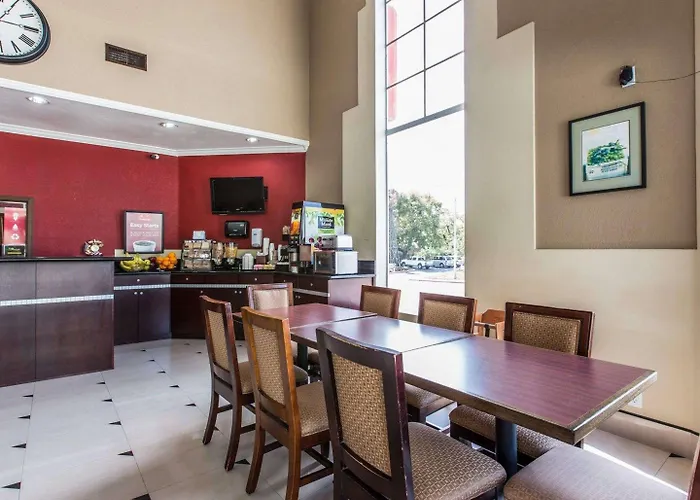 Econo Lodge Inn & Suites Fallbrook Downtown