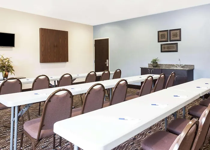 Microtel Inn & Suites By Wyndham Spring Hill/Weeki Wachee