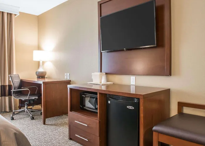 Comfort Inn & Suites Pittsburgh South