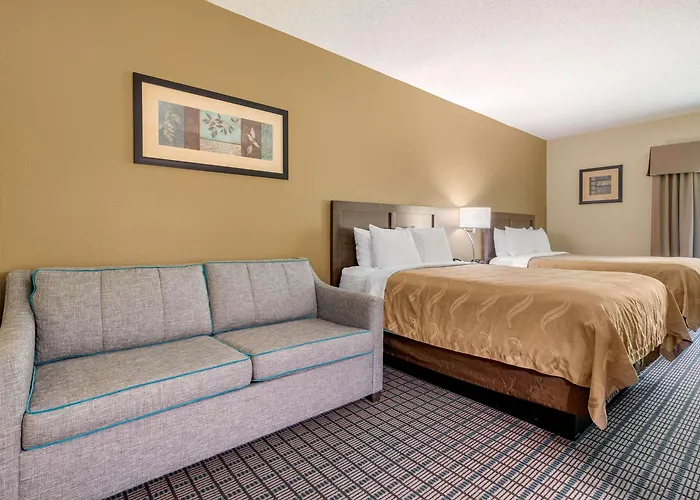 Comfort Inn & Suites Cincinnati Uptown Clifton