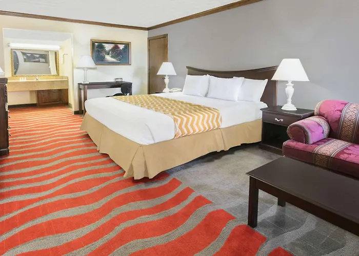 Travelodge Inn & Suites By Wyndham Norman