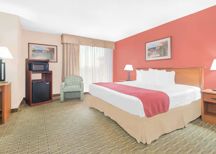 Baymont By Wyndham Springfield South Hwy 65 Hotel