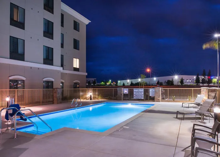 Holiday Inn Express & Suites Bakersfield Airport By Ihg