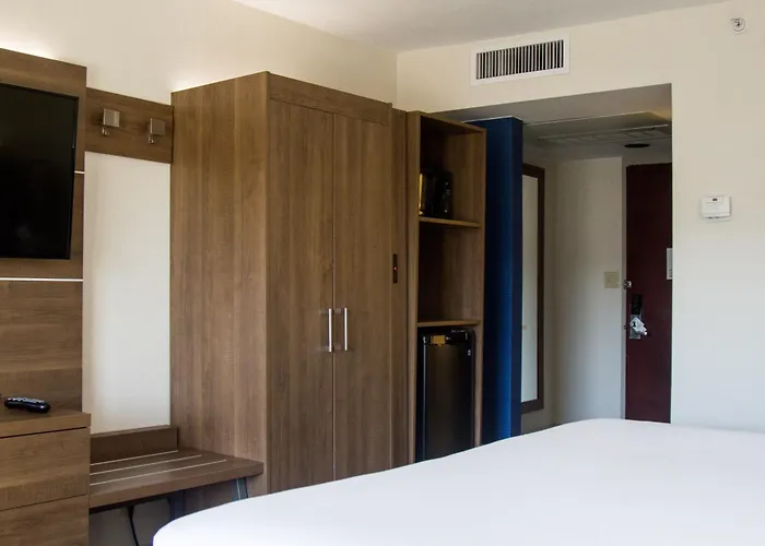 Country Inn & Suites By Radisson, Downtown Albany New York