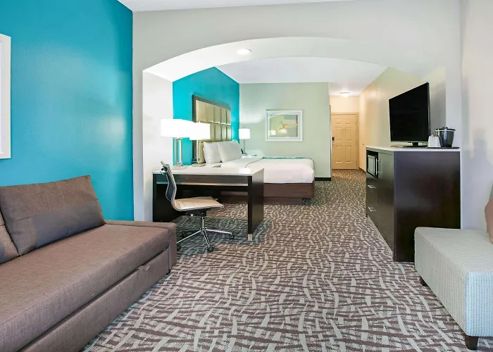 La Quinta Inn And Suites By Wyndham Paris