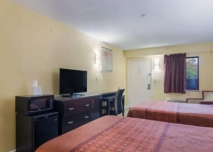 Rodeway Inn & Suites Monroeville-Pittsburgh
