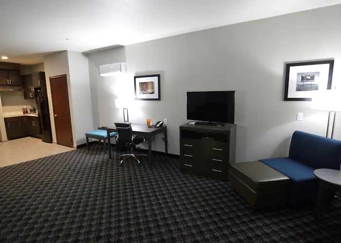 Best Western Plus Waller Hotel