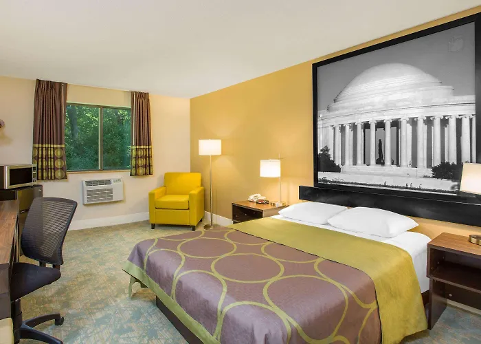 Super 8 By Wyndham Waldorf Motel