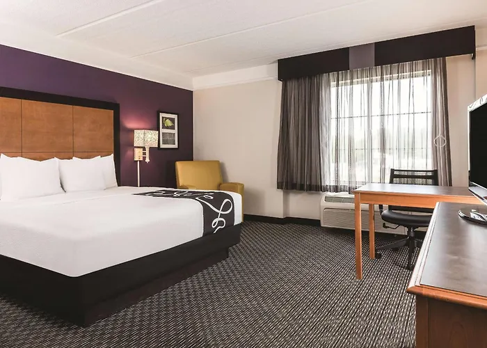 La Quinta Inn & Suites By Wyndham University Area Chapel Hill Durham