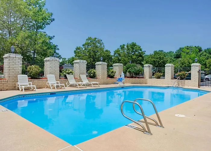 Days Inn By Wyndham Newport News City Center Oyster Point