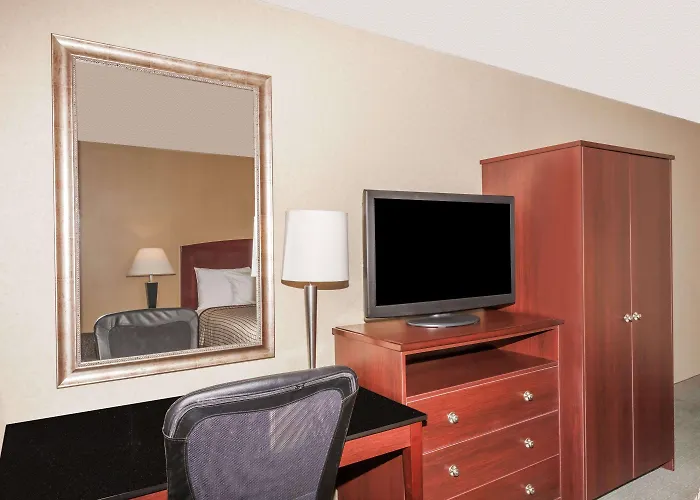 Days Inn By Wyndham Utica