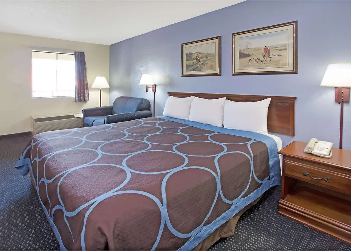 Super 8 By Wyndham Suwanee Hotel