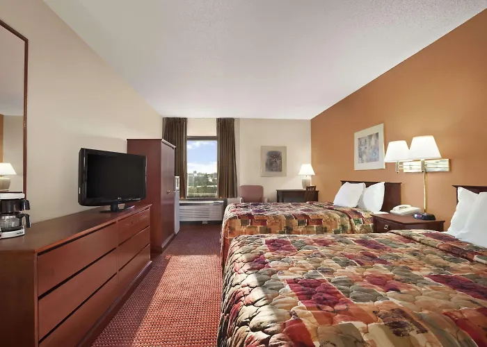 Days Inn & Suites By Wyndham Cedar Rapids