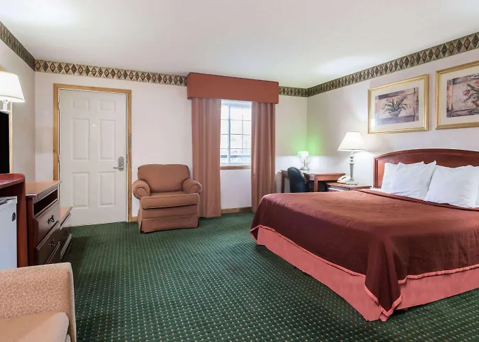 Howard Johnson By Wyndham Lenox