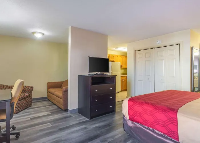 Econo Lodge & Suites Clarksville Near Governors Square Mall