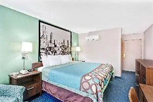 Super 8 By Wyndham Brockton Hotel